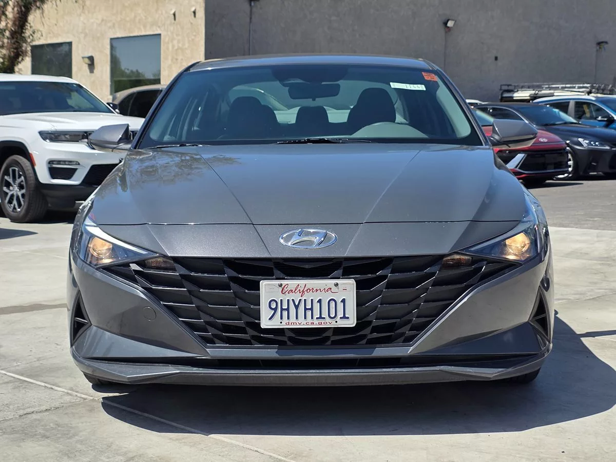 2023 Hyundai Elantra SE - Carnova Inc. photo 5