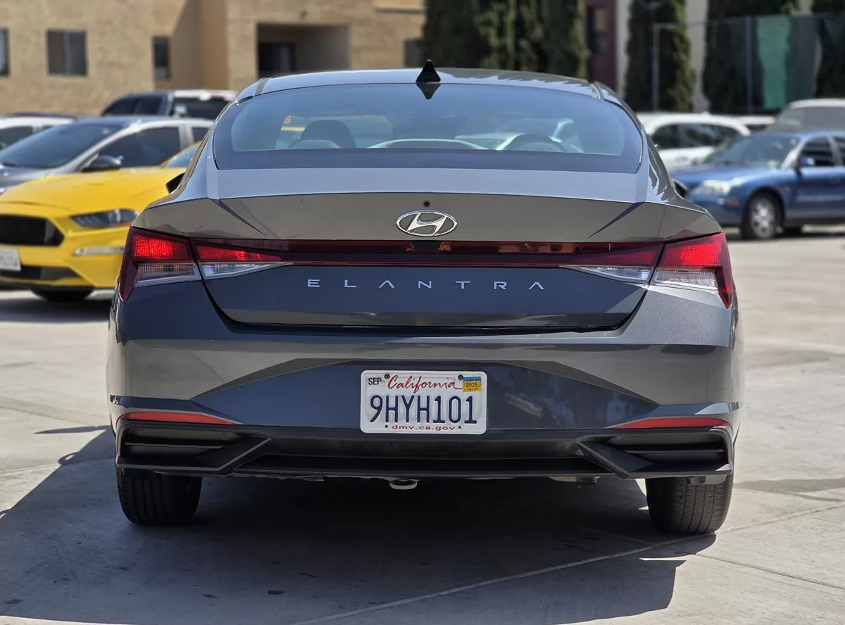 2023 Hyundai Elantra SE - Carnova Inc. photo 8