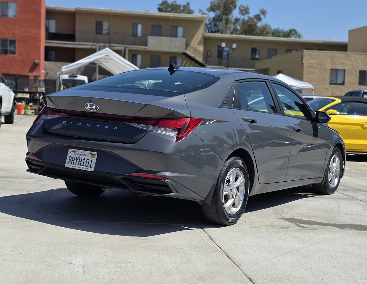 Hyundai Elantra photo 9