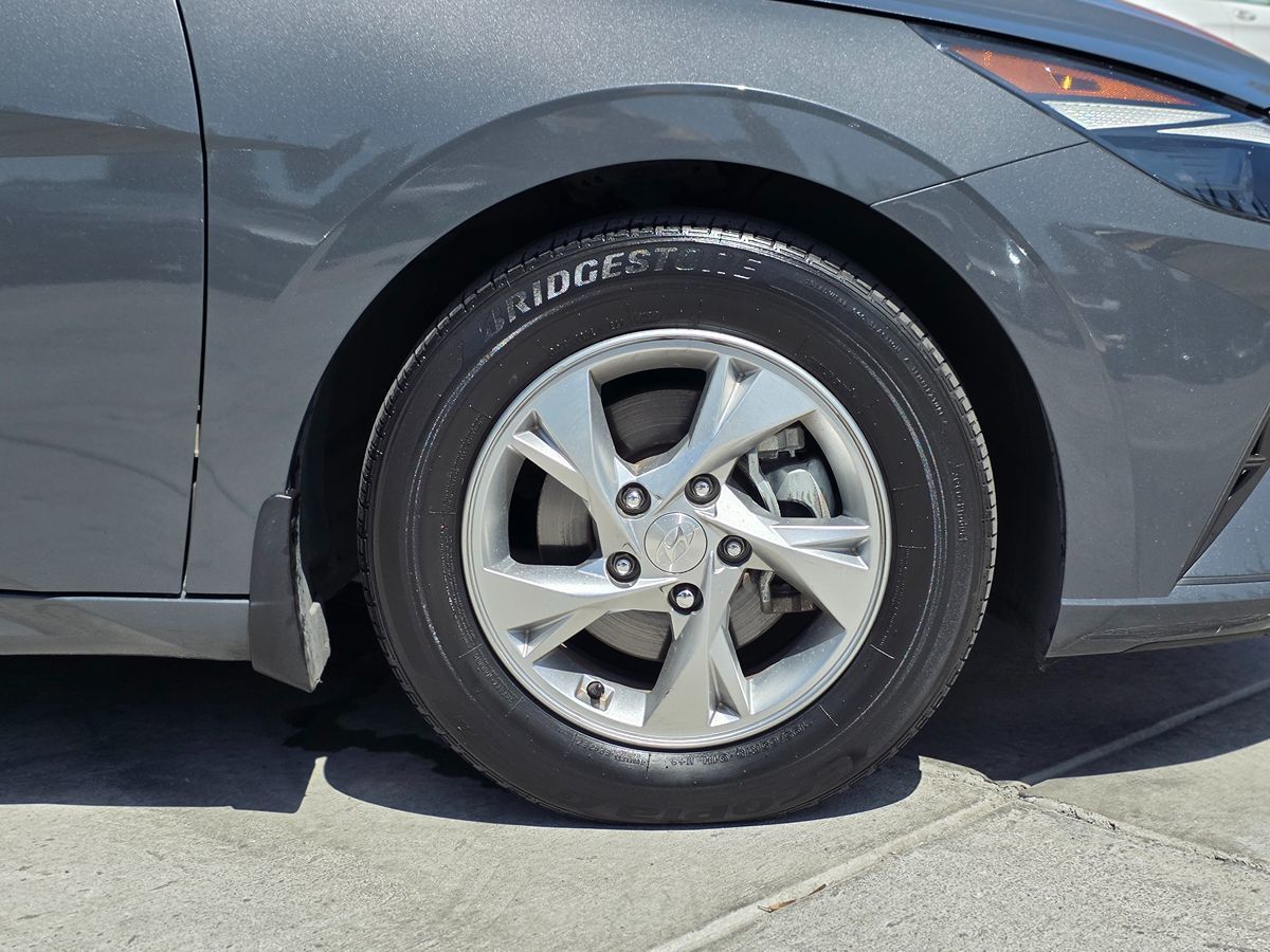 Hyundai Elantra photo 10