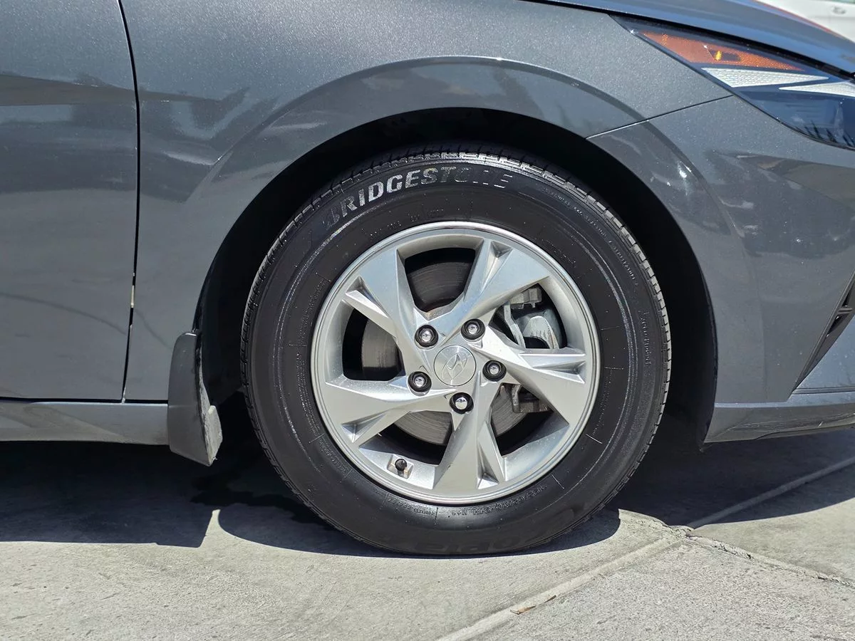 2023 Hyundai Elantra SE - Carnova Inc. photo 10