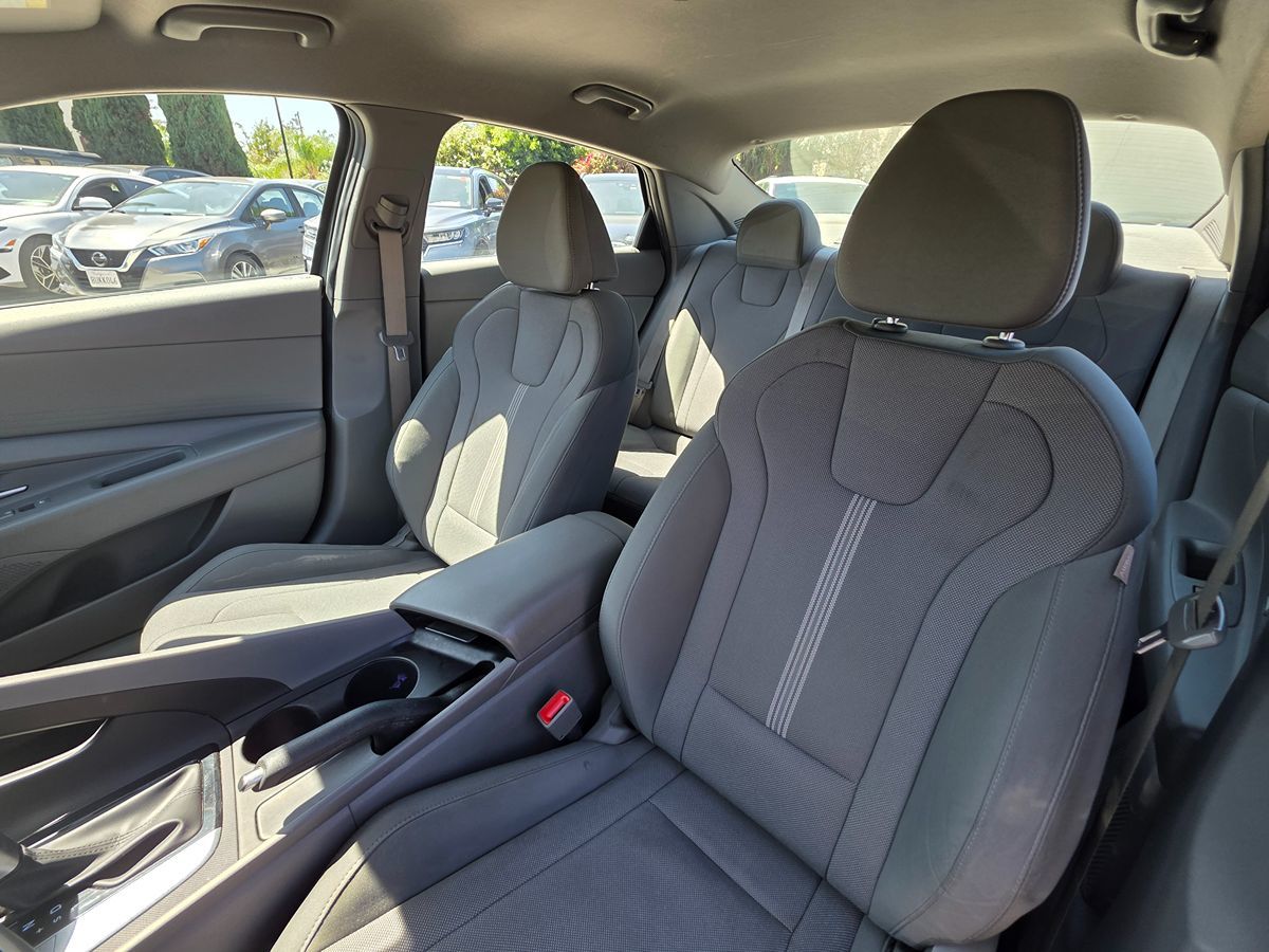 Hyundai Elantra photo 17