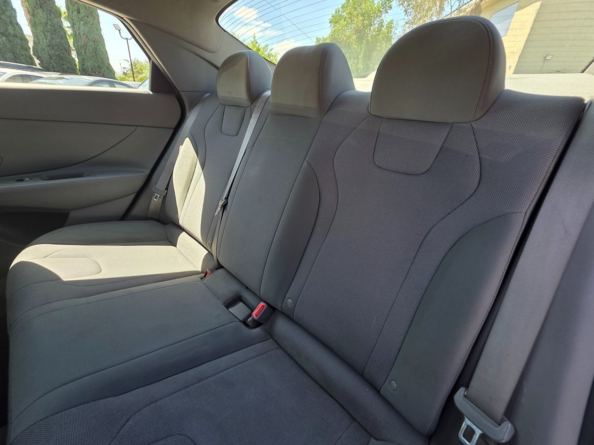 Hyundai Elantra photo 19