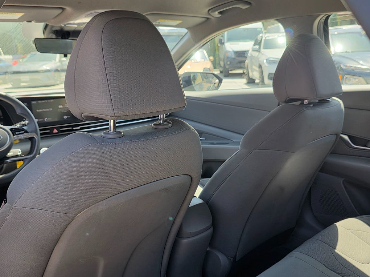 Hyundai Elantra photo 20