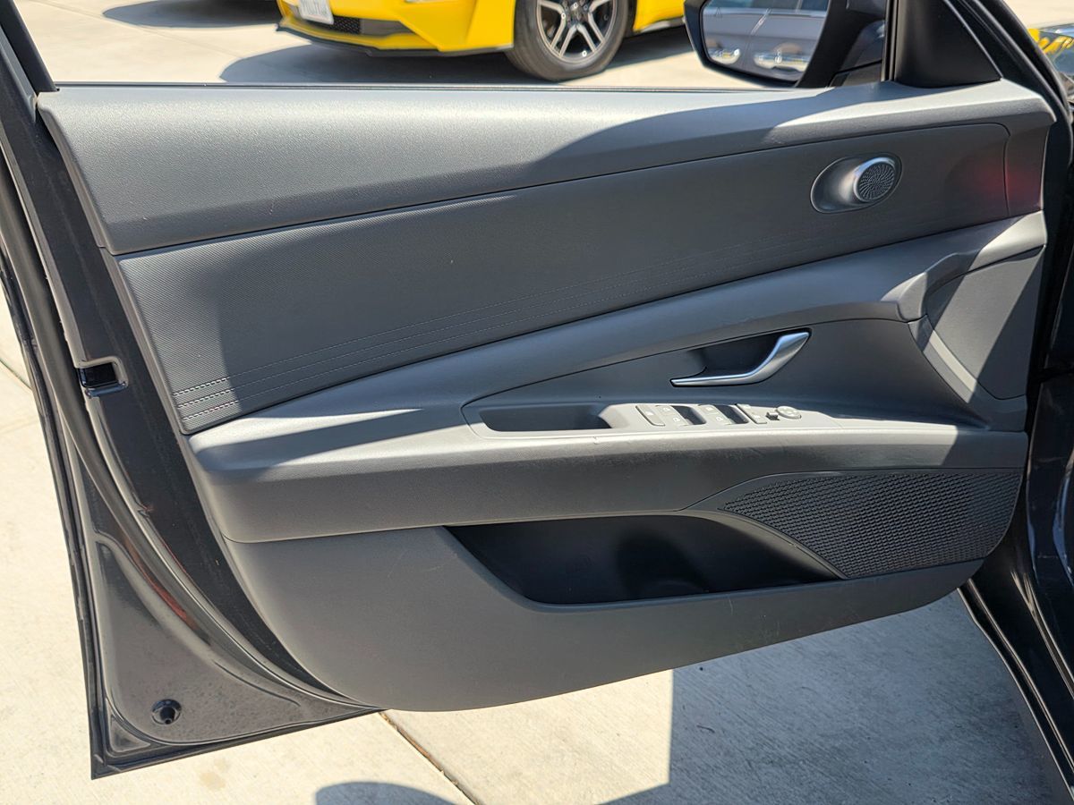 Hyundai Elantra photo 22