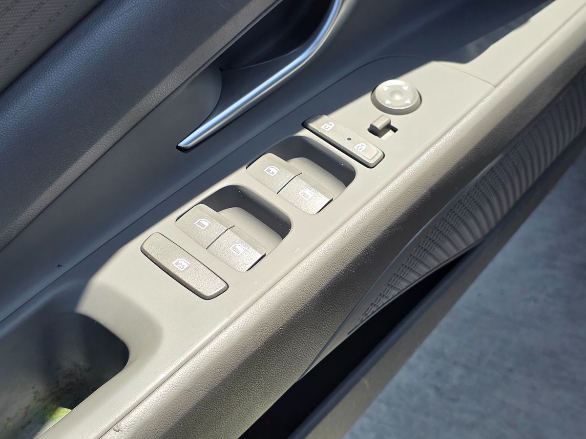 Hyundai Elantra photo 23