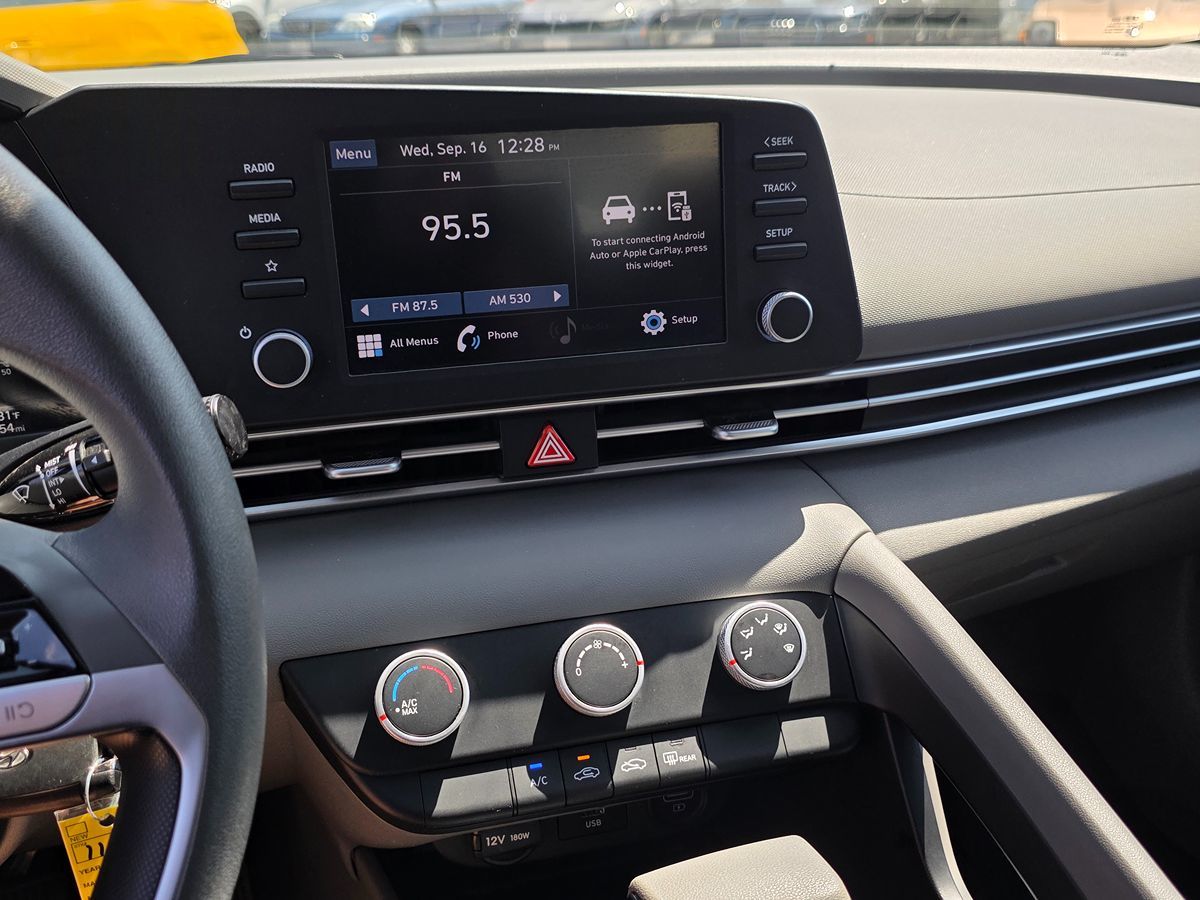Hyundai Elantra photo 29