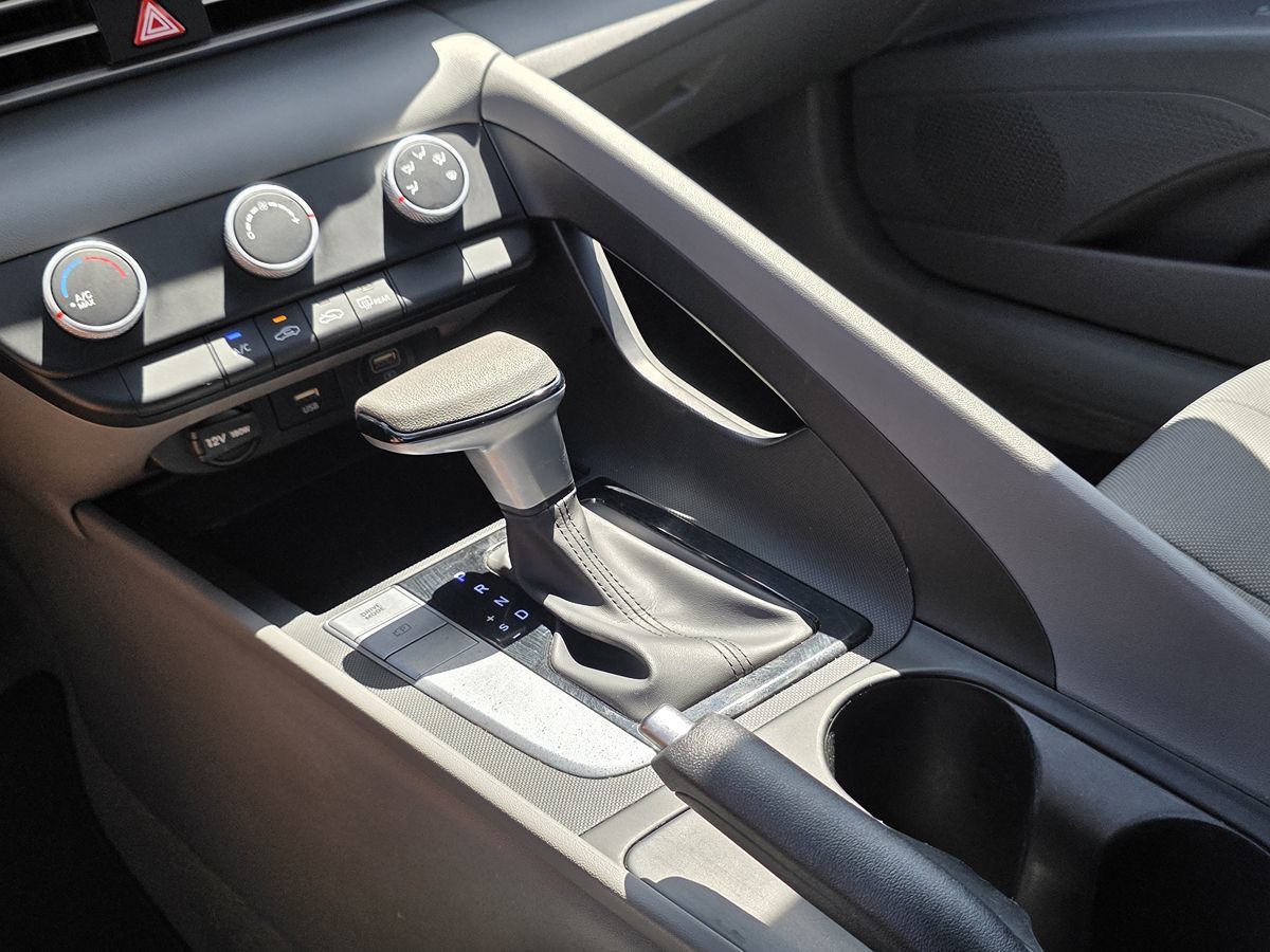 Hyundai Elantra photo 30
