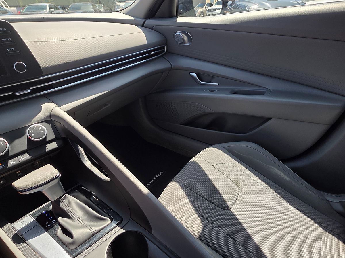 Hyundai Elantra photo 31