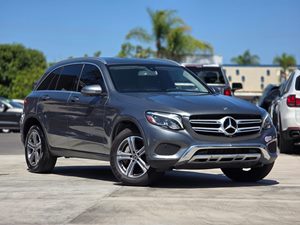 2019 Mercedes-Benz GLC 350e 4MATIC SUV - Carnova Inc. photo 2