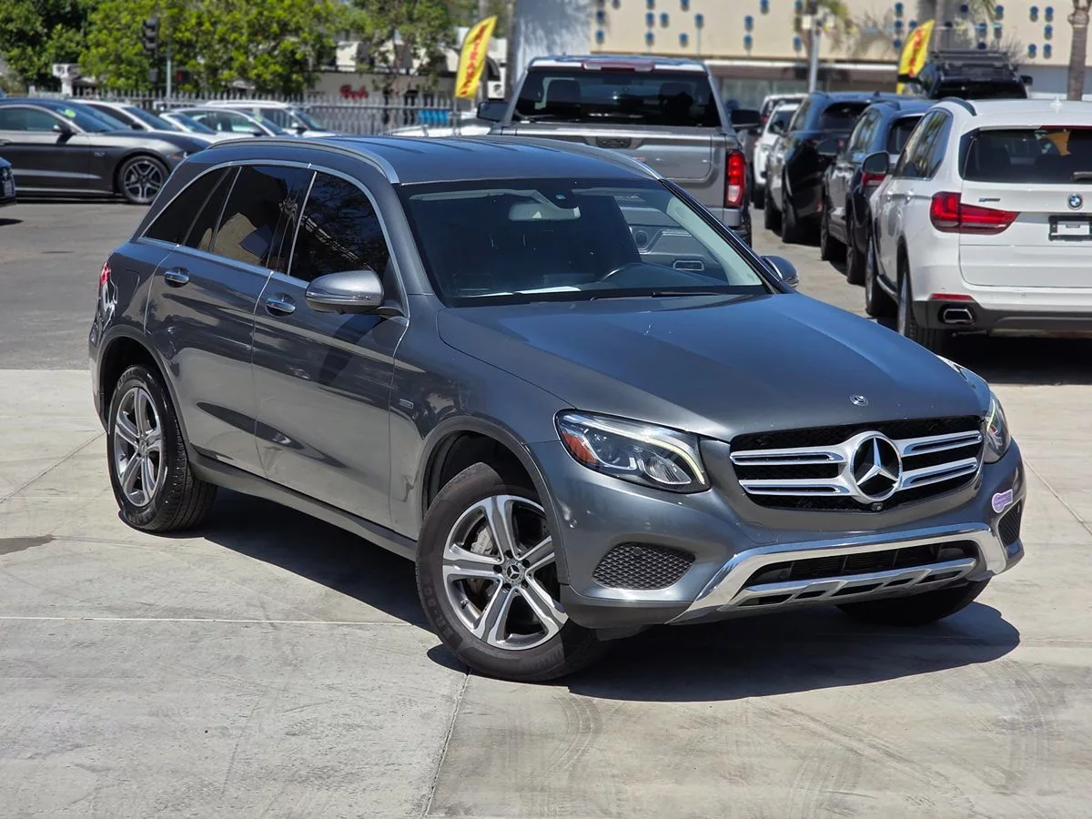 2019 Mercedes-Benz GLC 350e 4MATIC SUV - Carnova Inc. photo 4