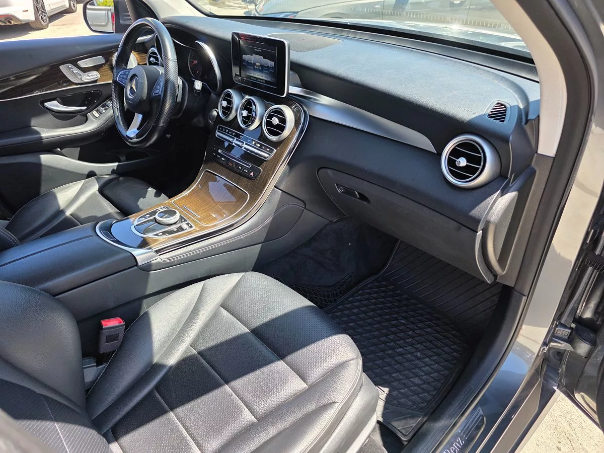 2019 Mercedes-Benz GLC 350e 4MATIC SUV - Carnova Inc. photo 13