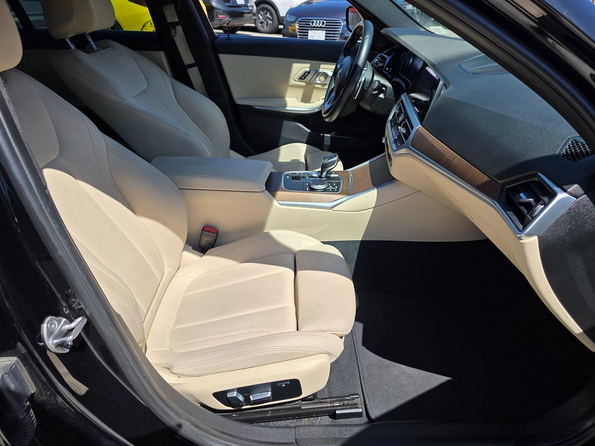 BMW 3 Series photo 16