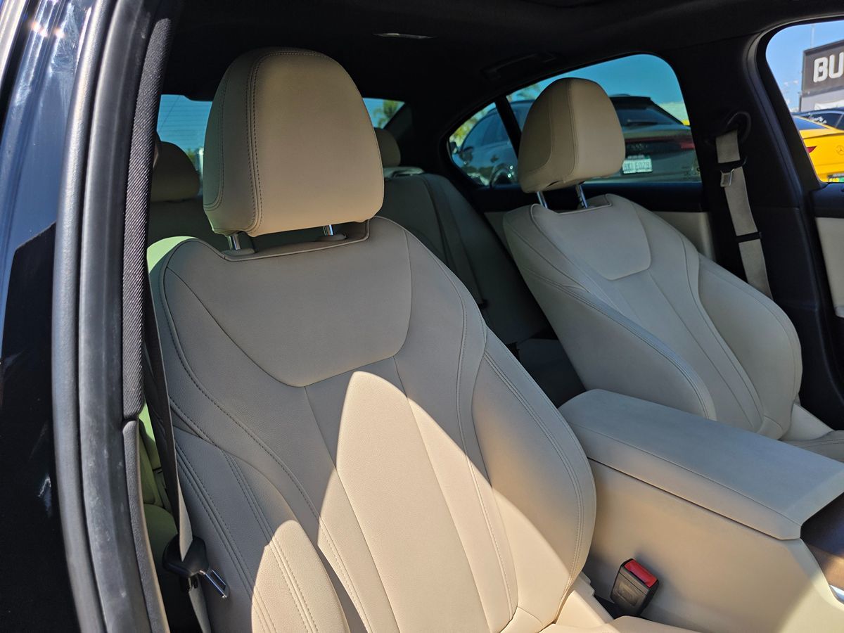 BMW 3 Series photo 17