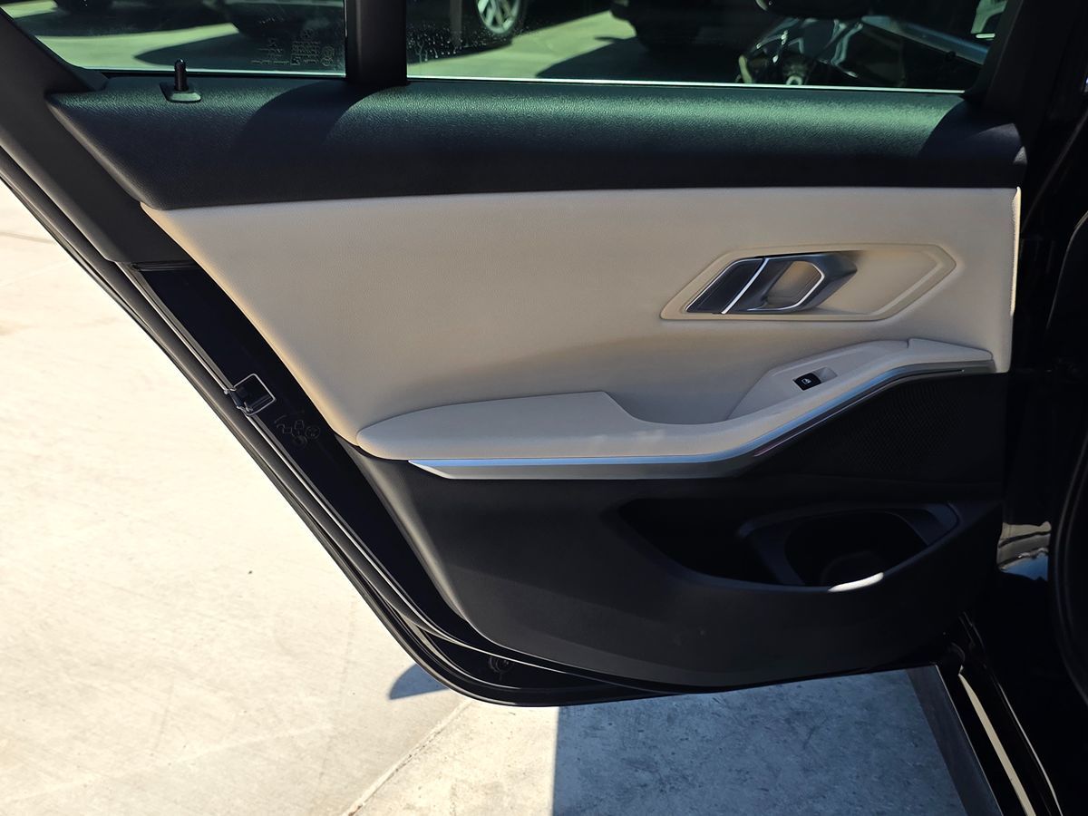 BMW 3 Series photo 29