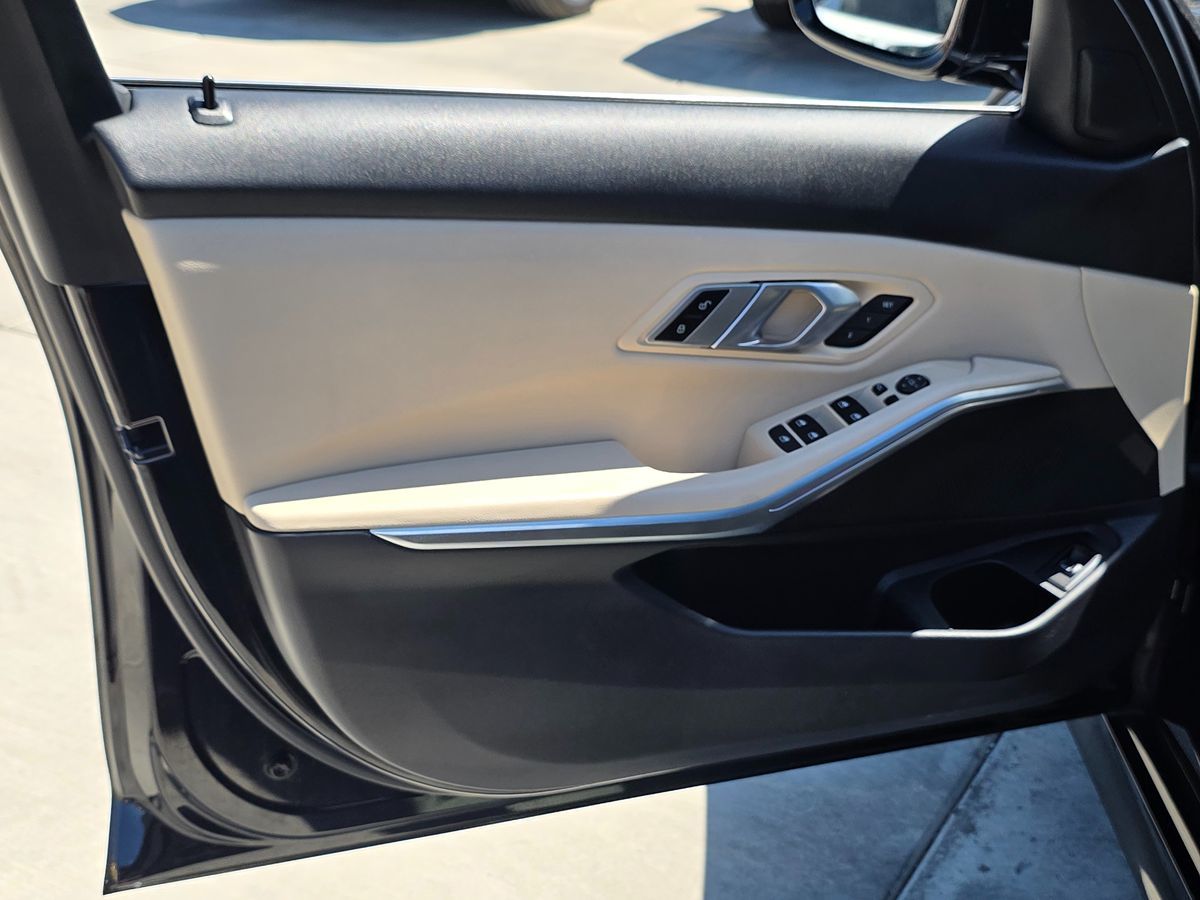 BMW 3 Series photo 30