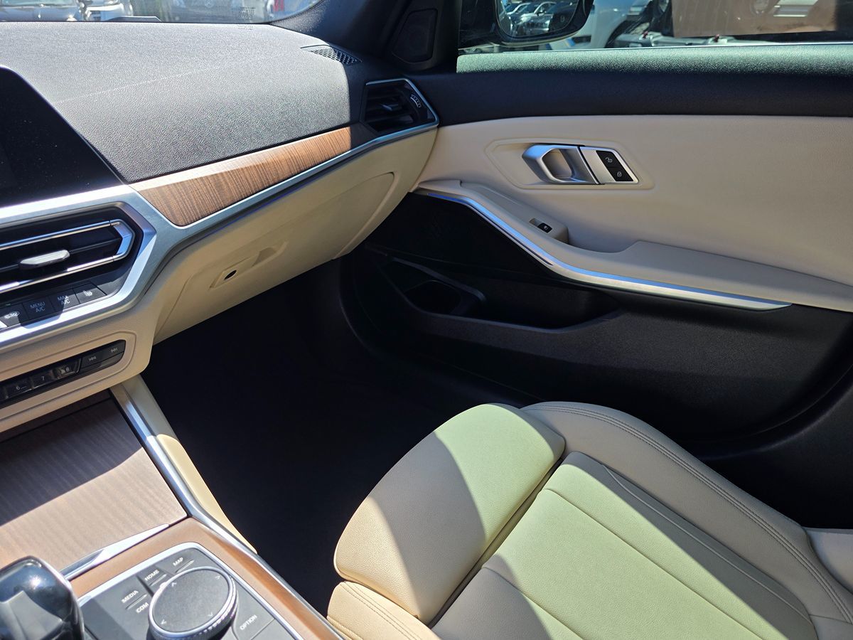 BMW 3 Series photo 39