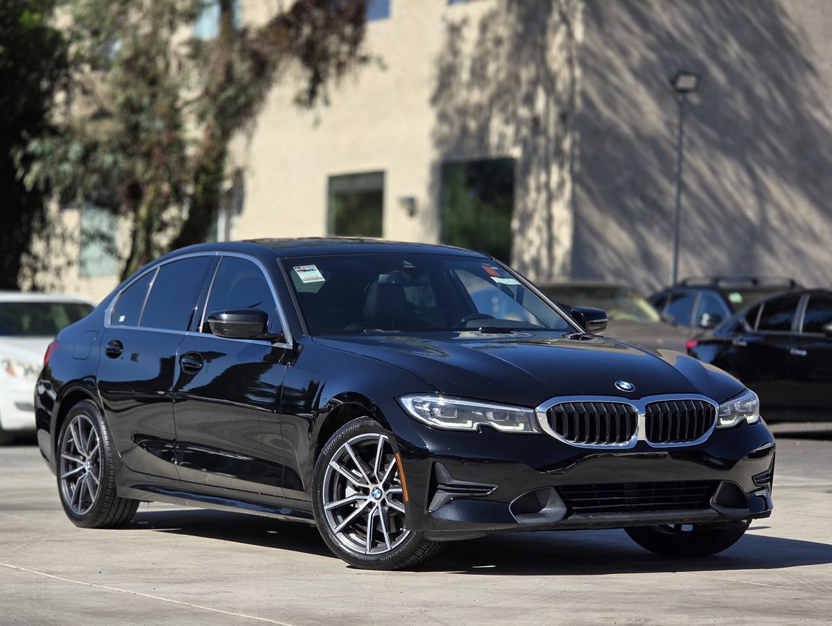 BMW 3 Series photo 2