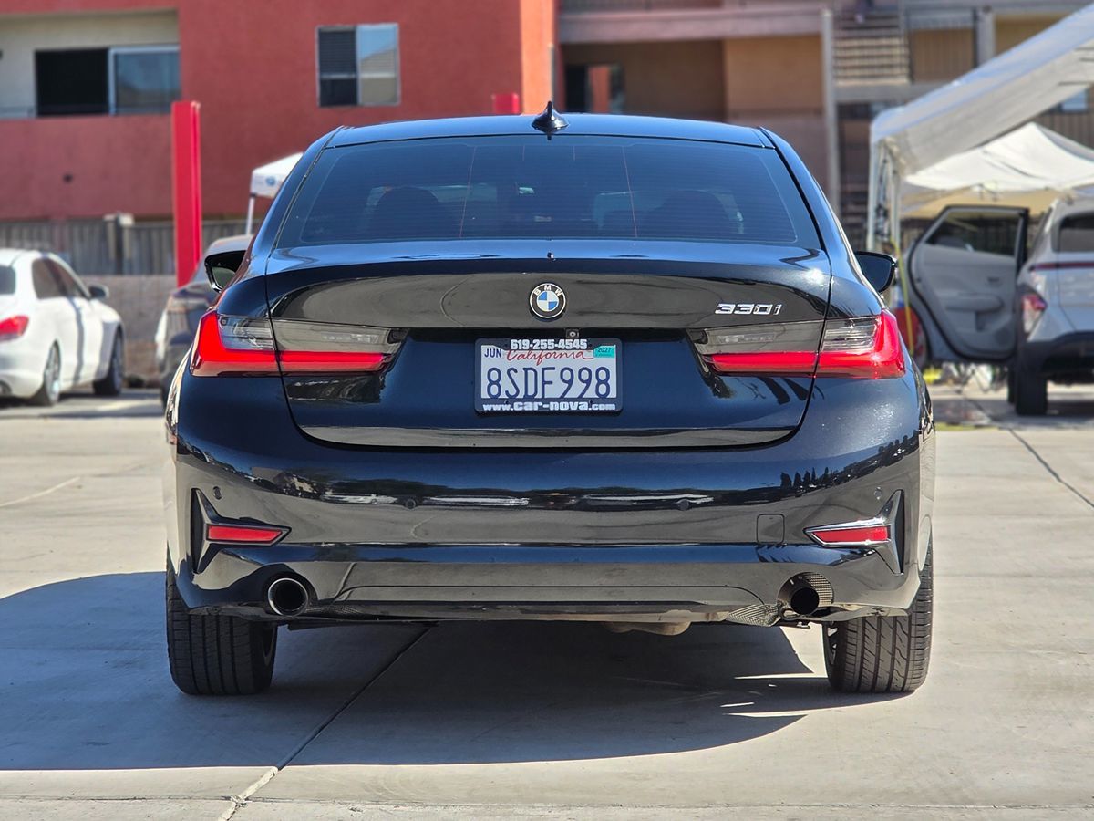 BMW 3 Series photo 7