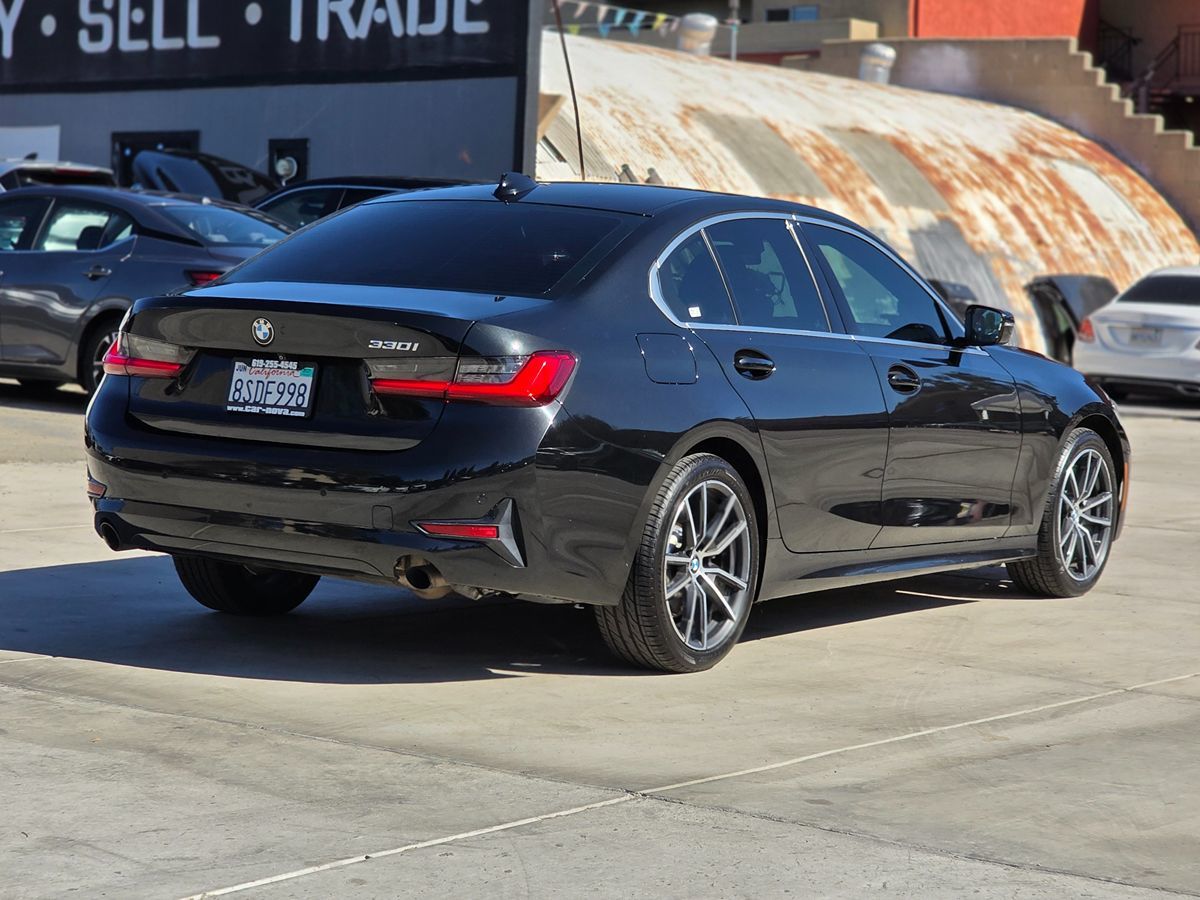 BMW 3 Series photo 8