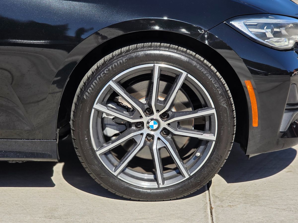 BMW 3 Series photo 9