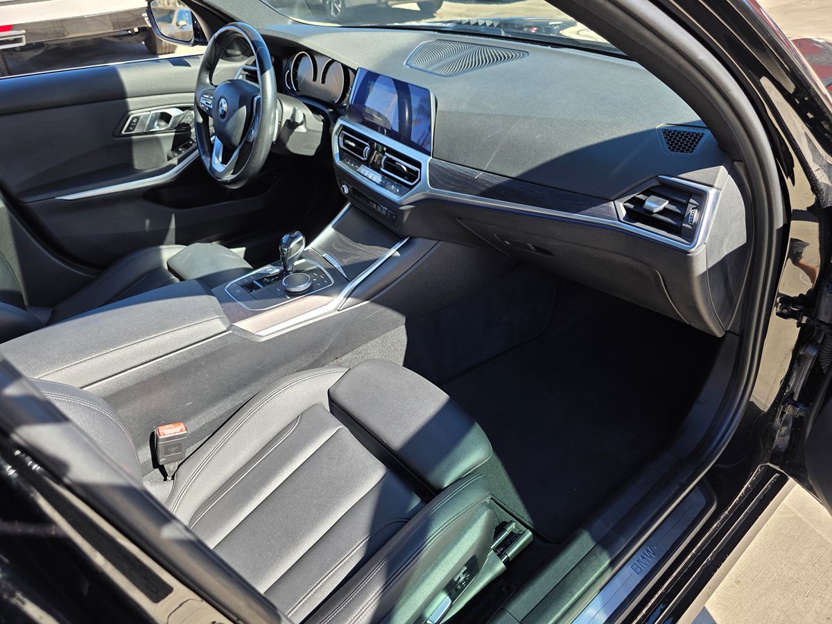 BMW 3 Series photo 11