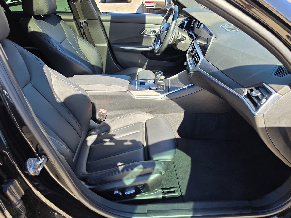 BMW 3 Series photo 12