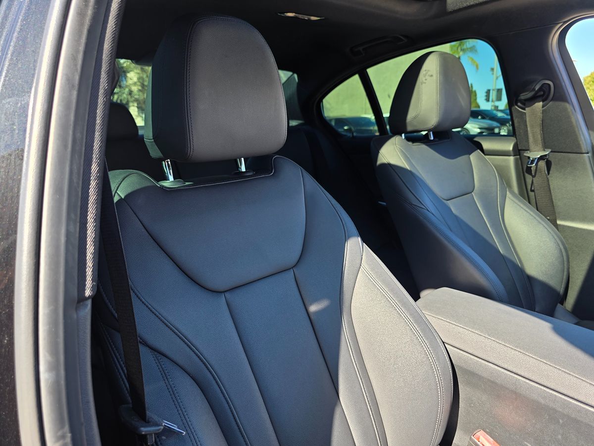 BMW 3 Series photo 13