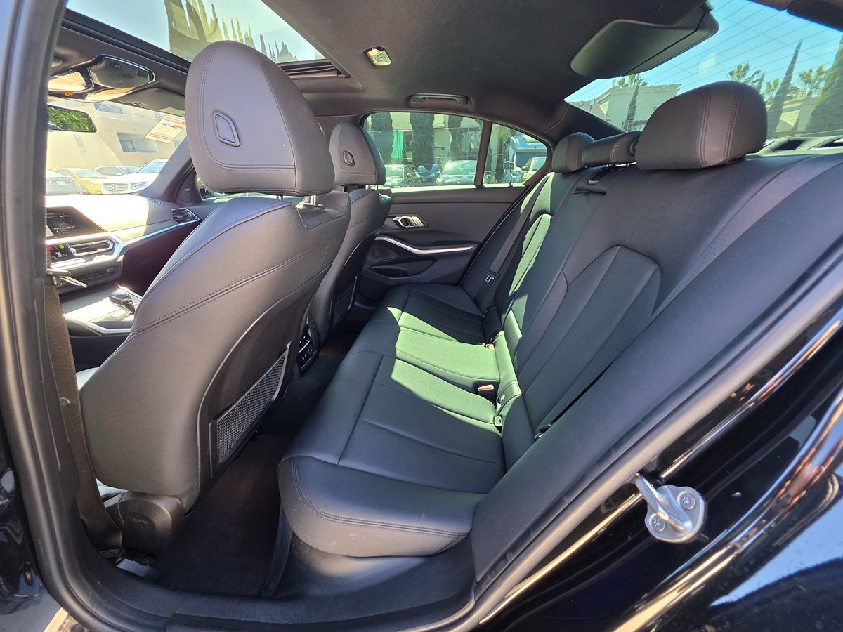 BMW 3 Series photo 19