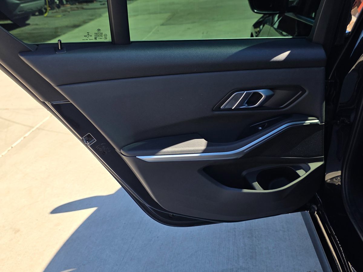 BMW 3 Series photo 23