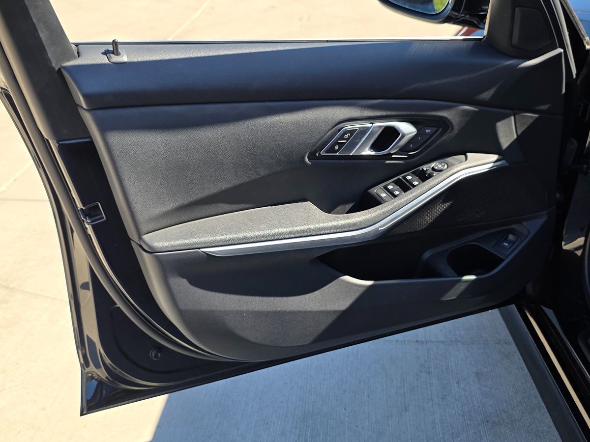 BMW 3 Series photo 24