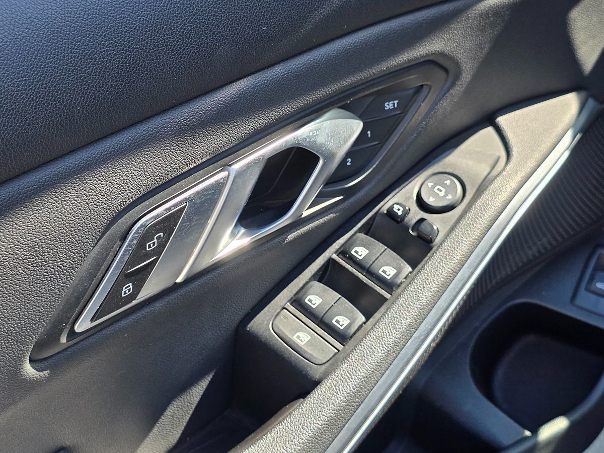 BMW 3 Series photo 25
