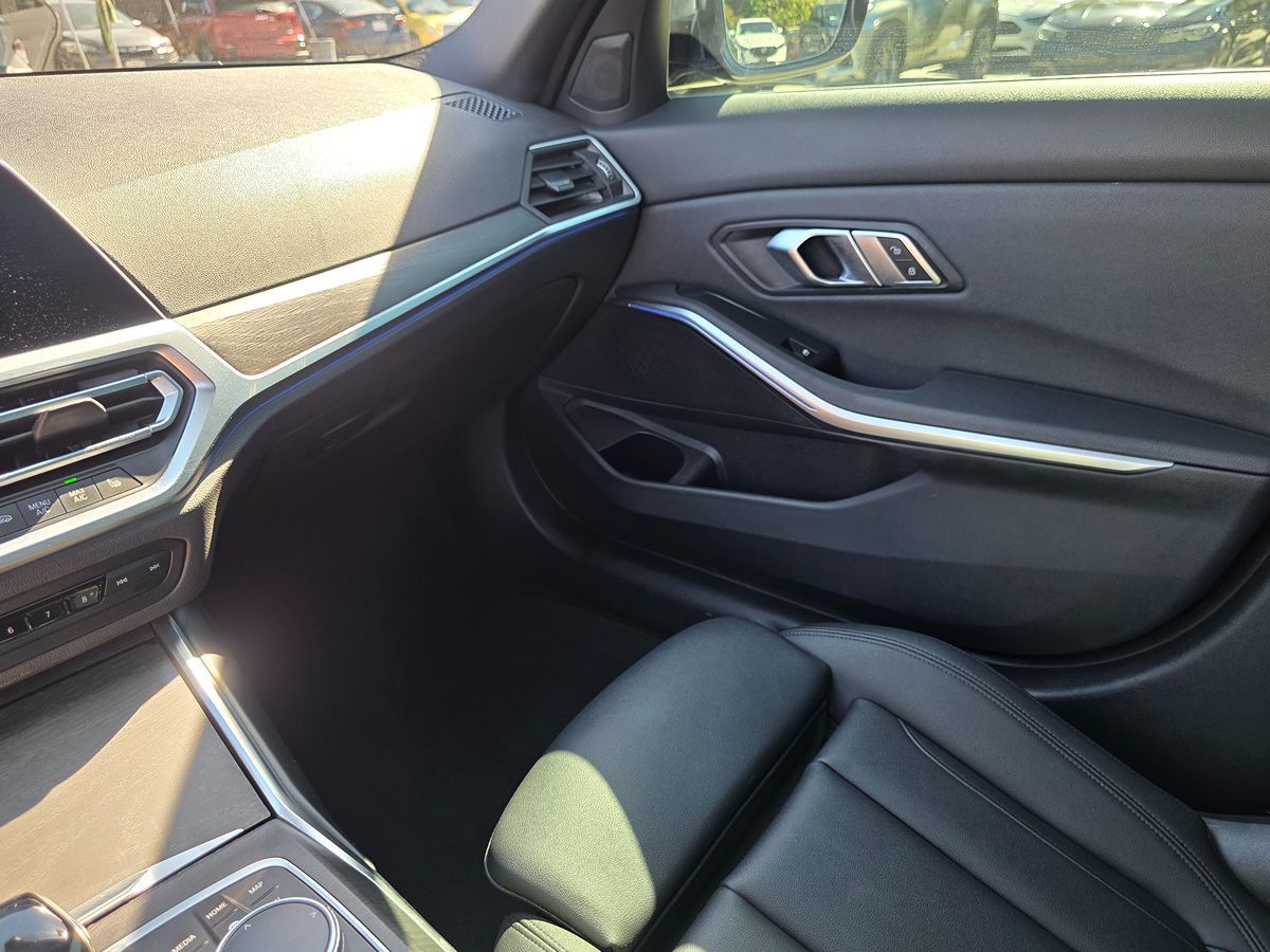 BMW 3 Series photo 33