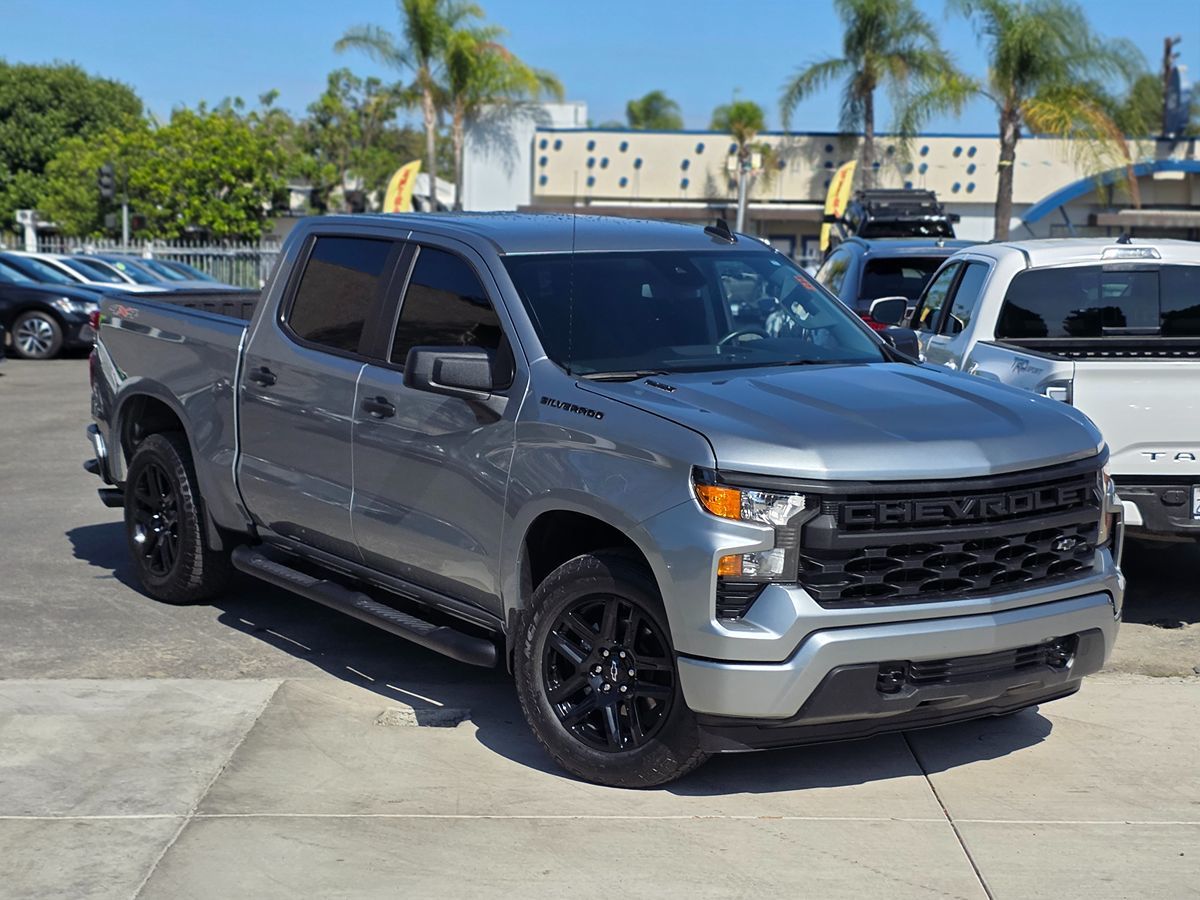 Chevrolet Silverado photo 3