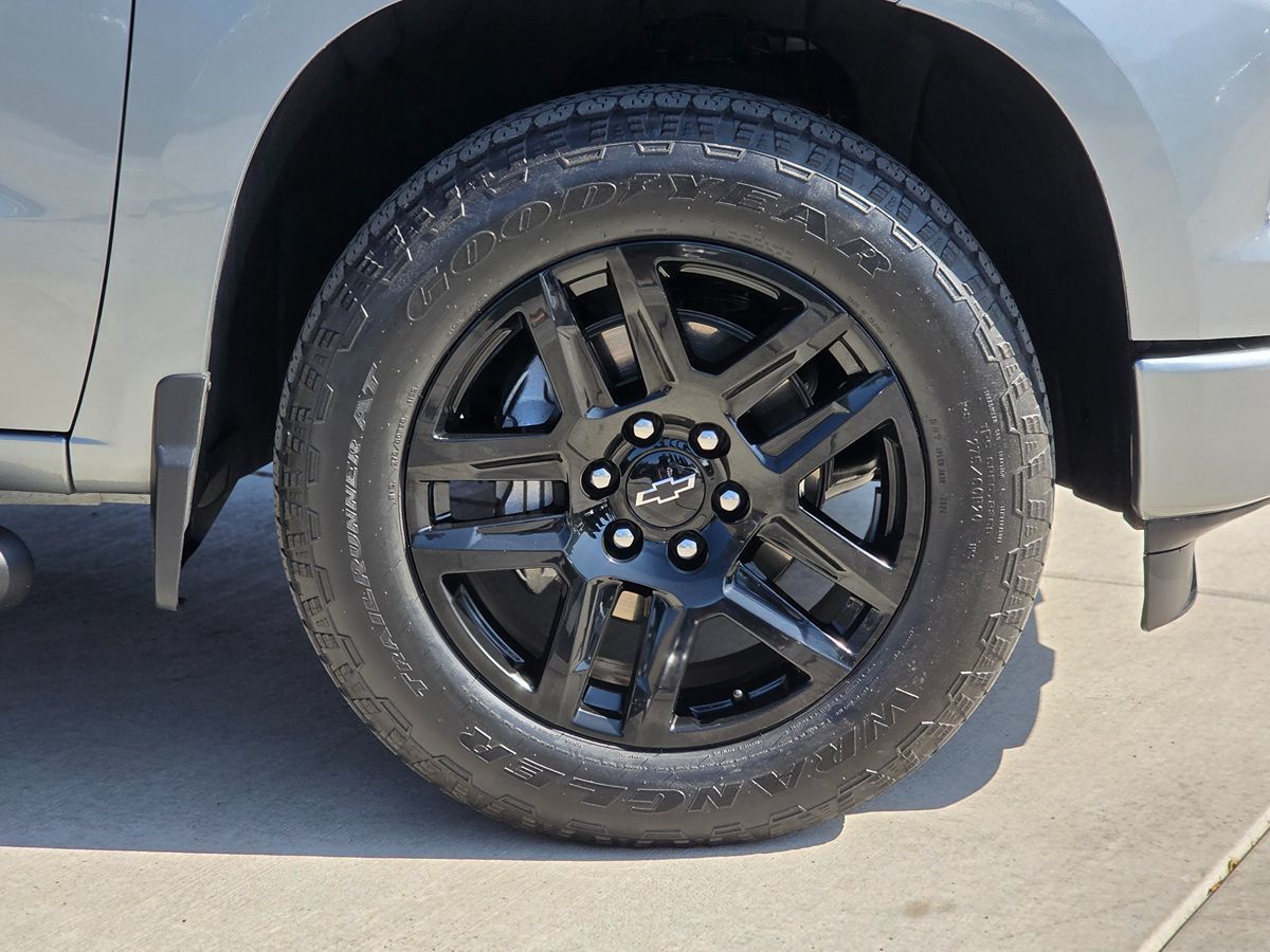 Chevrolet Silverado photo 10
