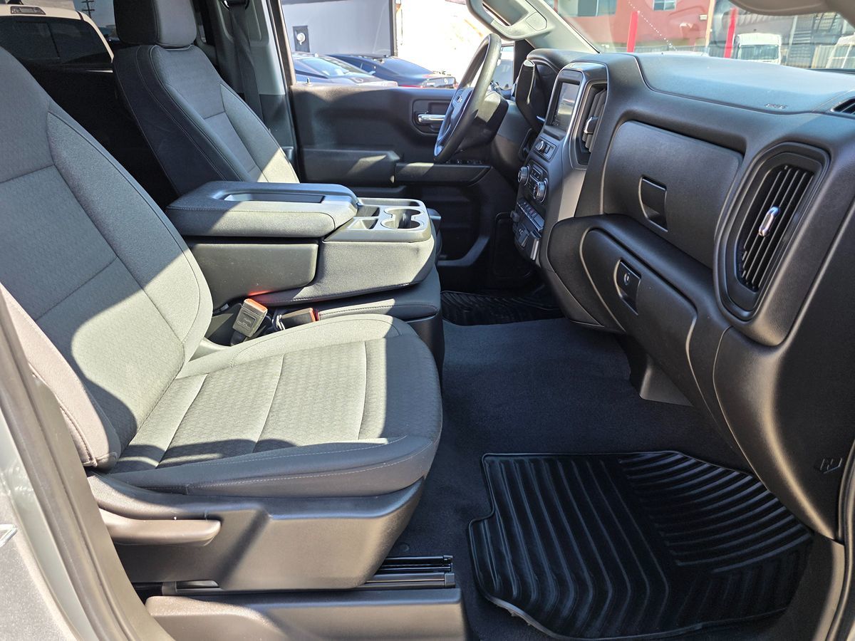 Chevrolet Silverado photo 13