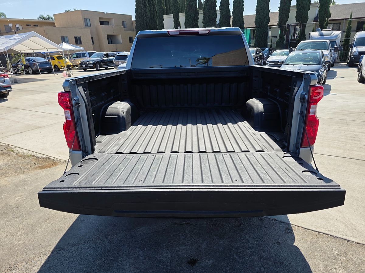 Chevrolet Silverado photo 16