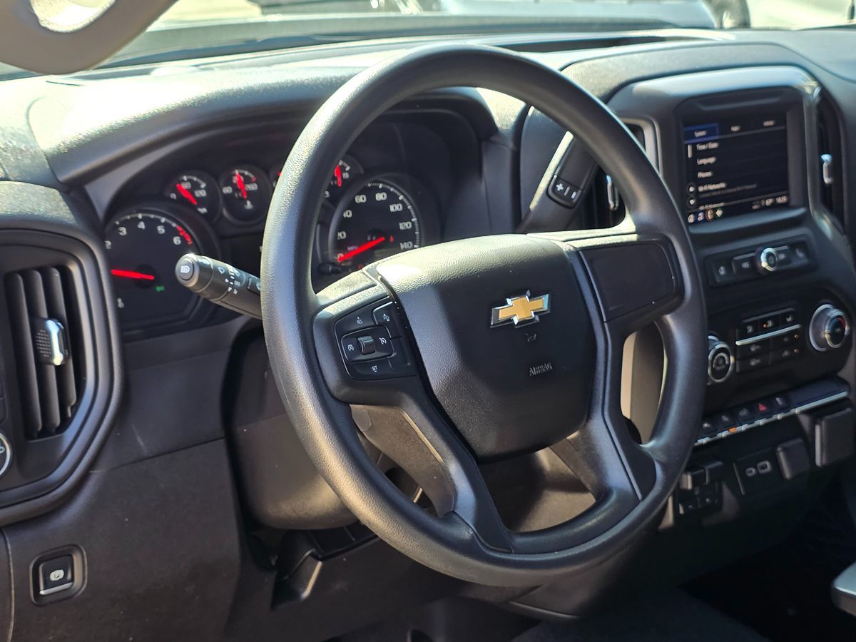 Chevrolet Silverado photo 17