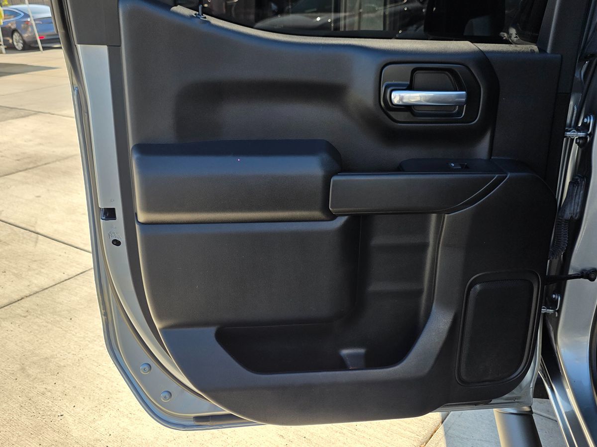 Chevrolet Silverado photo 23