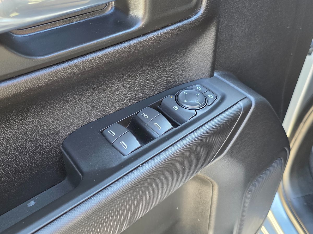 Chevrolet Silverado photo 25