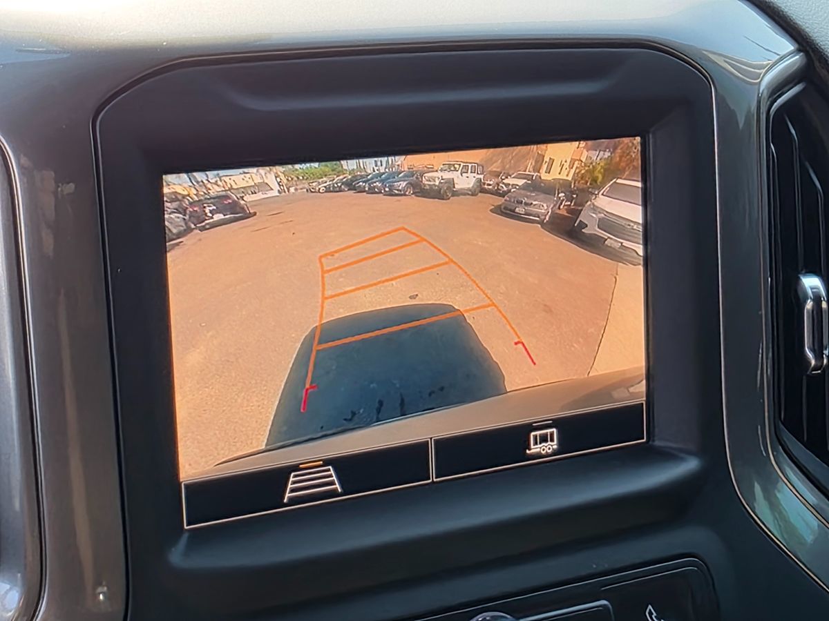 Chevrolet Silverado photo 35