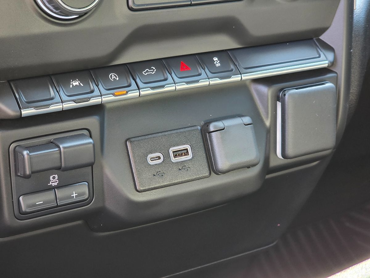 Chevrolet Silverado photo 39