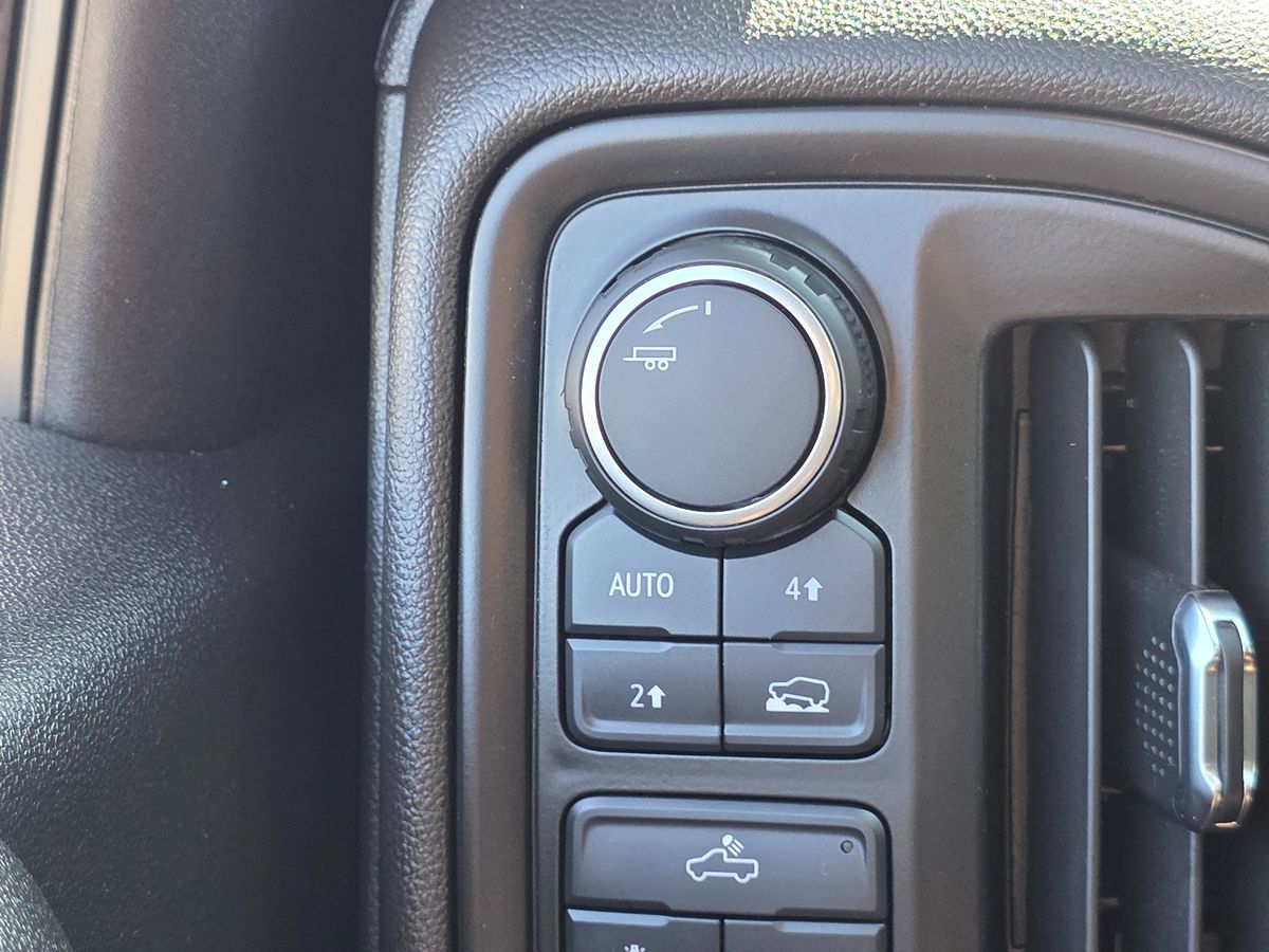 Chevrolet Silverado photo 44