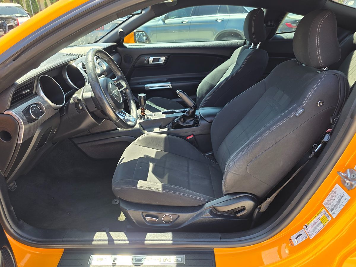 Ford Mustang photo 17