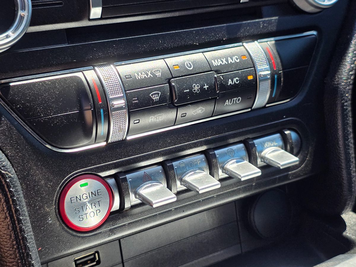 Ford Mustang photo 32