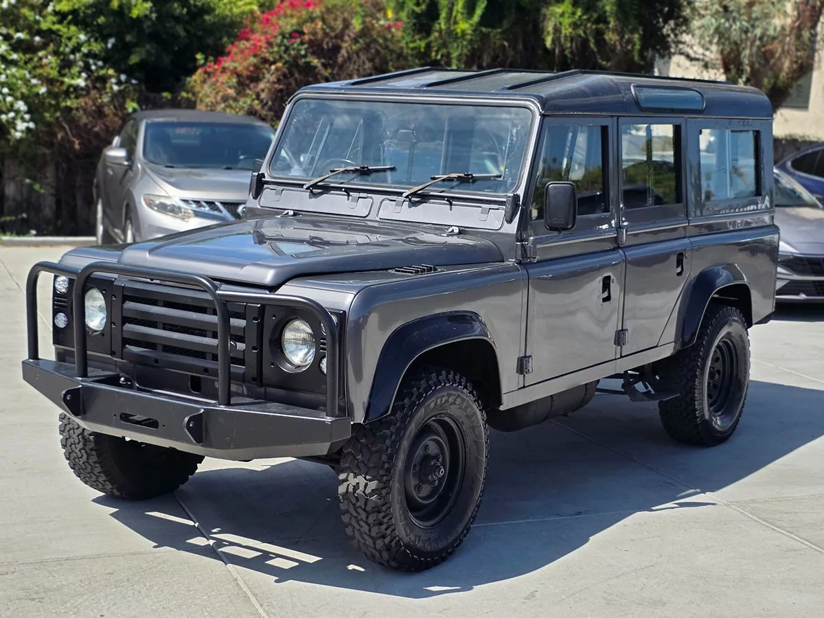 1984 Land Rover DEFENDER - Carnova Inc. photo 4