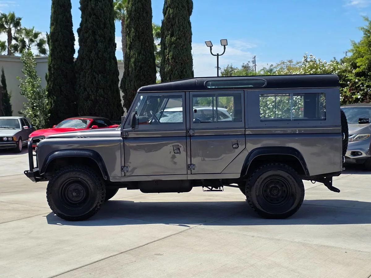 1984 Land Rover DEFENDER - Carnova Inc. photo 5