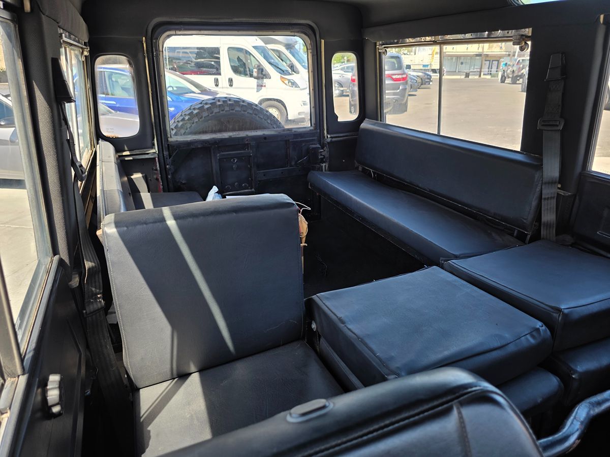 Land Rover Defender photo 13