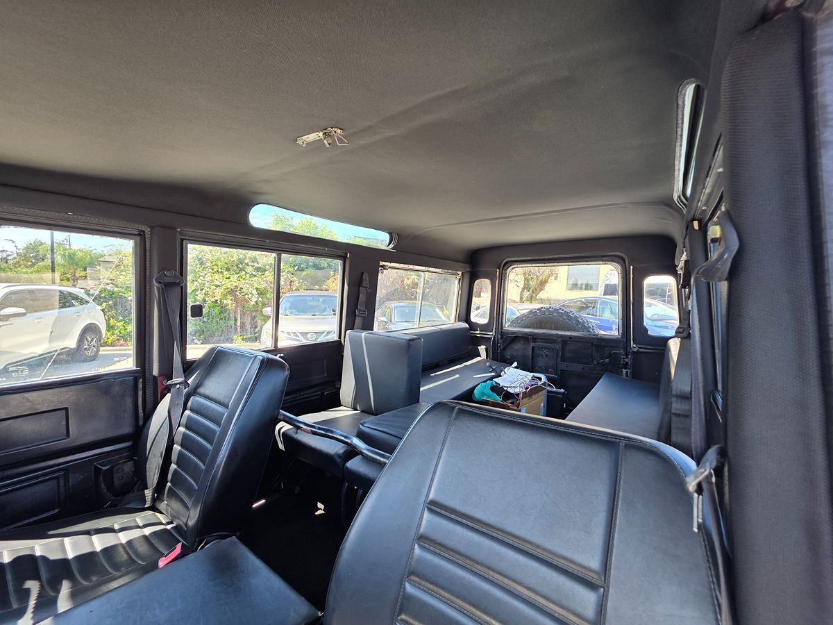 Land Rover Defender photo 19