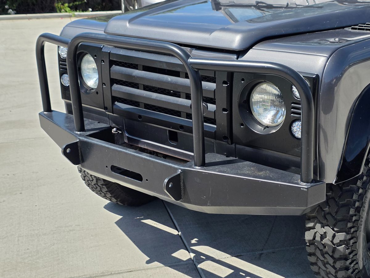 Land Rover Defender photo 20